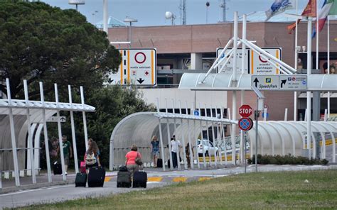 Immagine del terminal dell'Aeroporto di Alghero