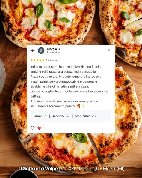 Personale di pizzeria sorridente