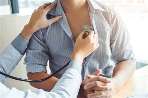 Auscultazione cardiaca con stetoscopio