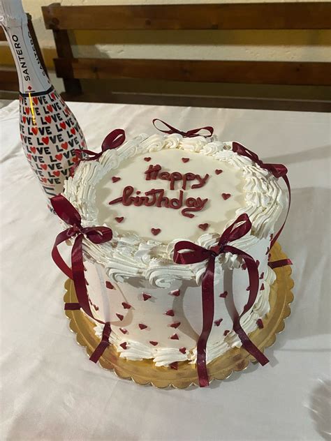 esempio di culla finita decorata con elementi in tessuto