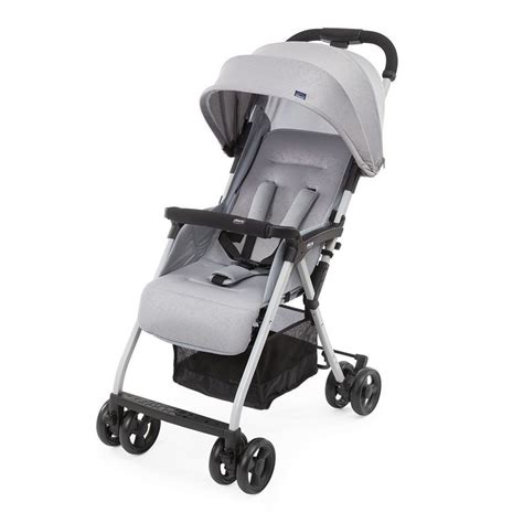 Passeggino Chicco OHlalà in ambiente urbano moderno