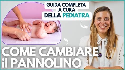 immagine di un papà che interagisce sorridendo con il neonato durante il cambio pannolino