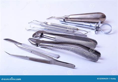 Immagine di strumenti chirurgici per craniosinostosi