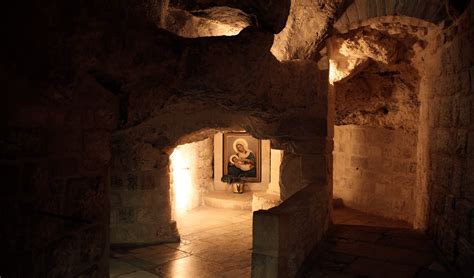 Interno della Grotta del Latte, l'altare
