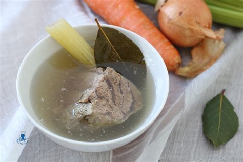 Brodo di carne in pentola a pressione