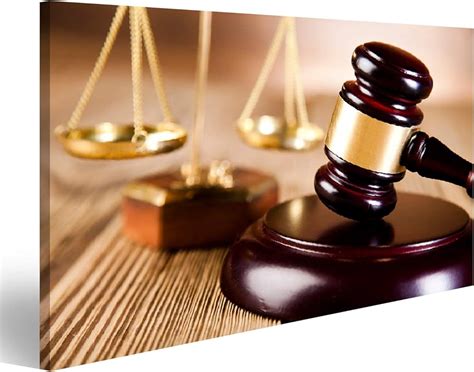 schema legale con bilancia e martelletto