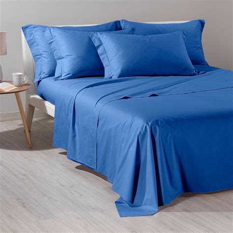 Immagine di un set completo AeroSleep (materasso, protettore, lenzuola coordinate) in un lettino