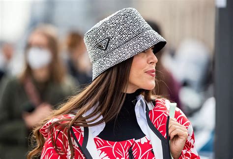 street style con bucket hat