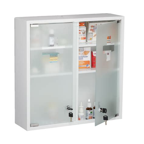 Armadietto dei medicinali chiuso a chiave e fuori dalla portata dei bambini