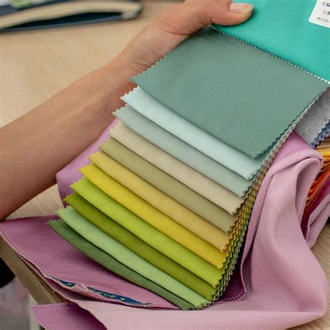 Campioni di tessuti per bambini, inclusi cotone trapuntato e tessuti impermeabili