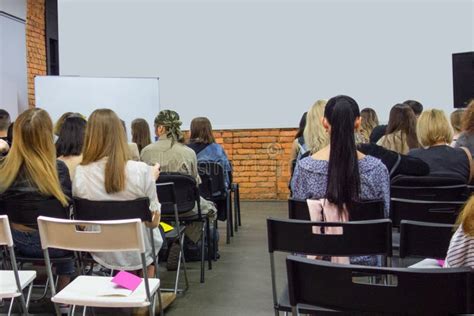 Donne che partecipano a un seminario sulla fertilità