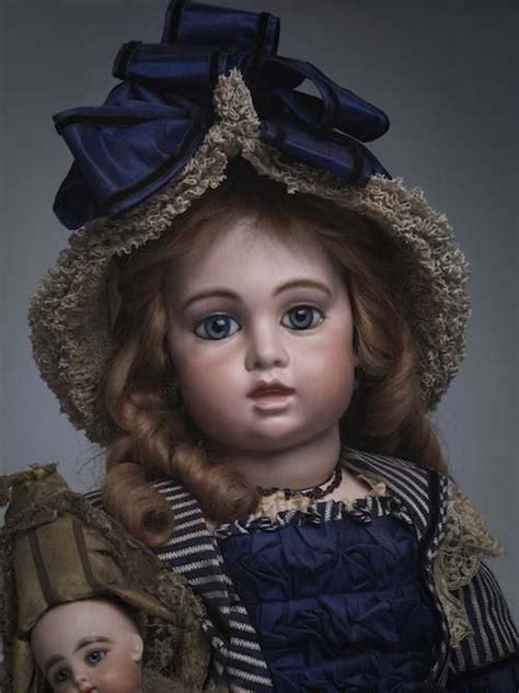 Rappresentazione di diverse tipologie di bambole antiche