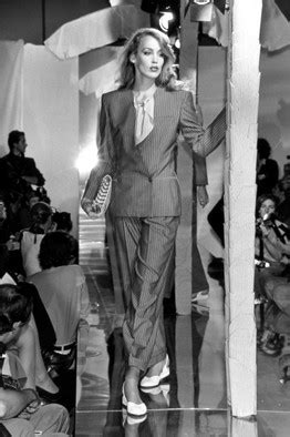 Power suit femminile anni '80