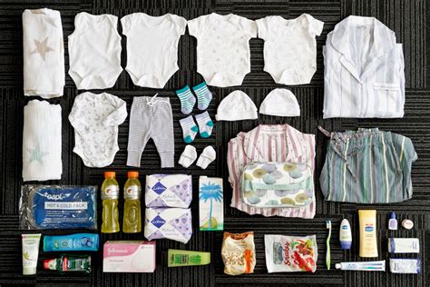 Valigia per il parto con vestiti per la mamma