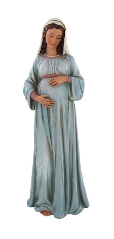 Statua della Madonna incinta in un contesto sacro