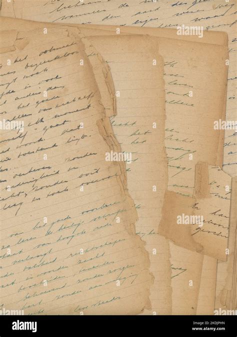 esempi di vecchie lettere a catena su carta ingiallita