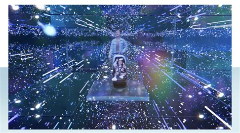 Un genitore che utilizza il Bugaboo Bee in un parco cittadino