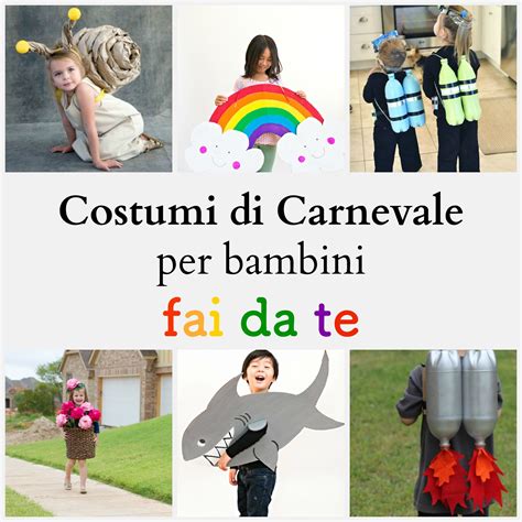Bambino con costume da televisore fai da te