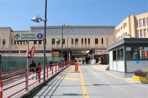Vista aerea dell'Ospedale San Salvatore a L'Aquila, simbolo di rinascita e innovazione sanitaria.