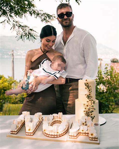 Bianca Atzei e Stefano Corti con il neonato Noa Alexander