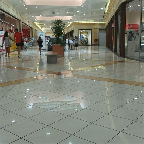 Veduta esterna del Centro Commerciale I Portali a Corigliano Calabro