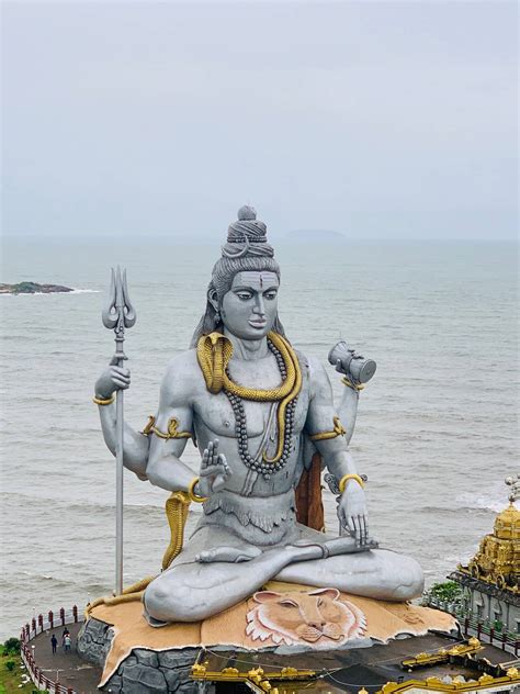 Shiva Ardhanārīśvara, il Signore androgino