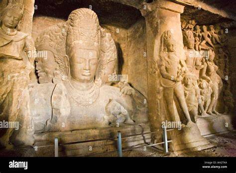 Statua di Sadaśiva alle Grotte di Elephanta