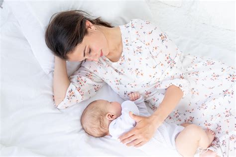 mamma e neonato in posizione 