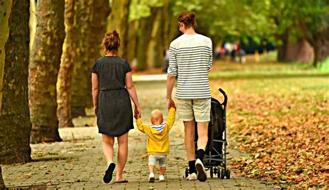 Famiglia che passeggia