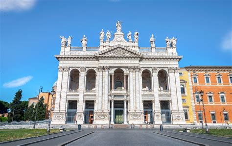 Chiesa di San Ponziano, facciata principale su Piazza Roma