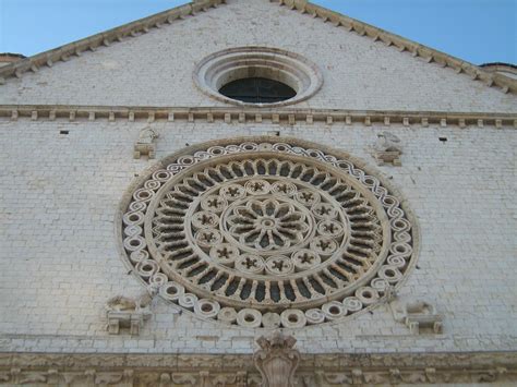 Dettaglio del Rosone della Chiesa di San Ponziano