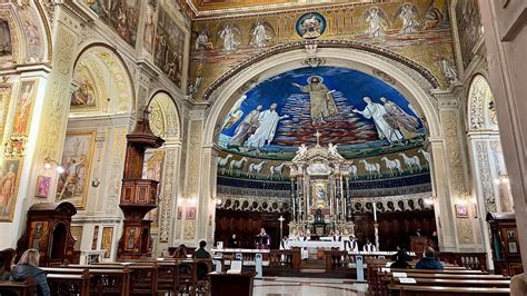 Interno della Chiesa di San Ponziano con Via Crucis