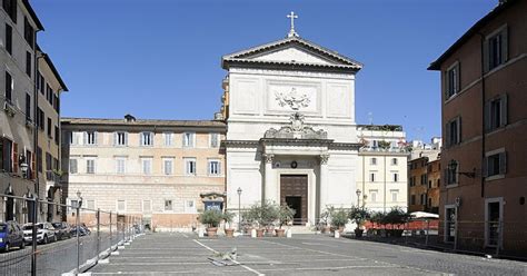 Piazza Roma Carbonia con la Chiesa di San Ponziano e la comunità