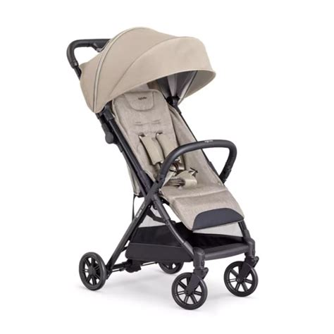 Passeggino con chiusura compatta