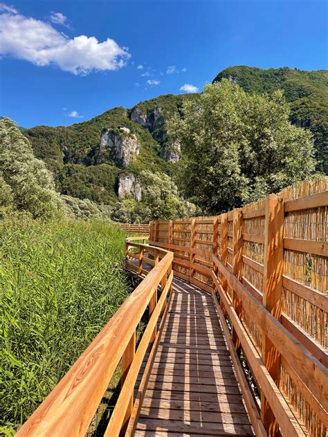 Passerella in legno sul Biotopo del Lago dell’Ampola
