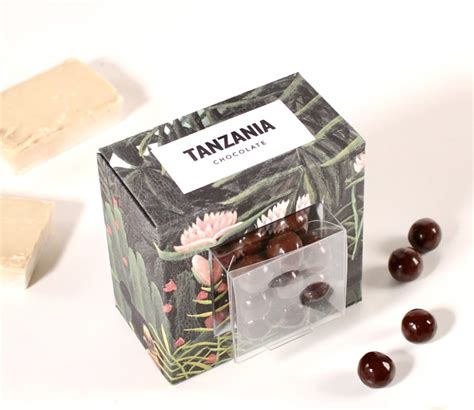 Palline di cioccolato in scatola regalo decorata.