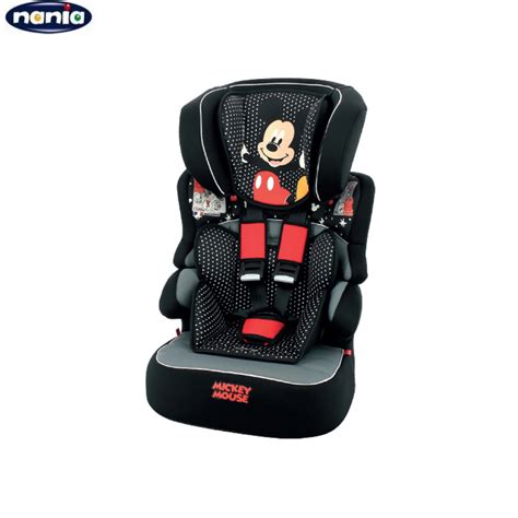 Bambino sorridente in seggiolino auto Nania Beline