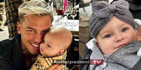 Niccolò Basciano con la letterina per Céline Blue