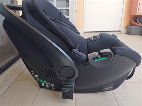 Schema di installazione seggiolino auto con ganci ISOFIX