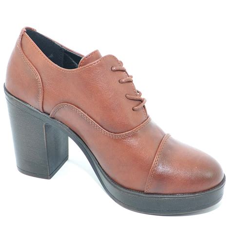 Scarpe francesine con frangia