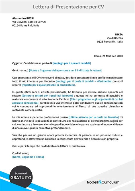 Un curriculum vitae e una lettera di presentazione su un tavolo