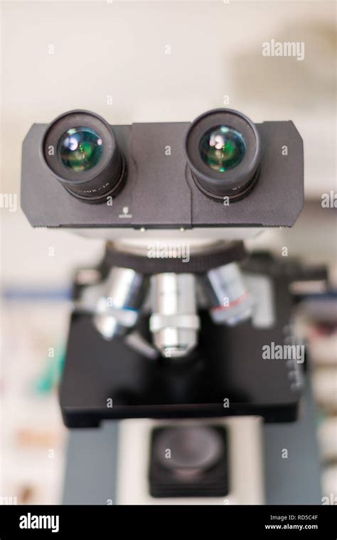 Microscopio e attrezzature di laboratorio di alta tecnologia