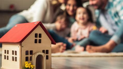 Famiglia in casa con Inglesina StandUp