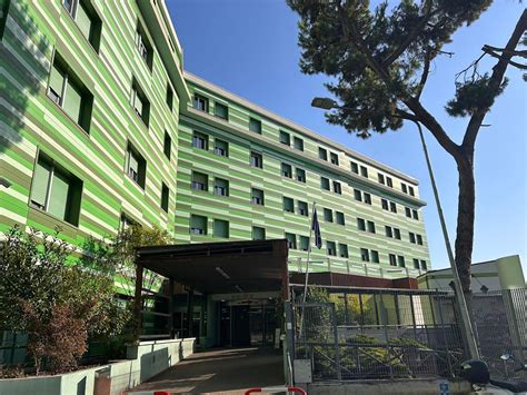Veduta esterna moderna dell'Ospedale Mazzoni di Ascoli Piceno