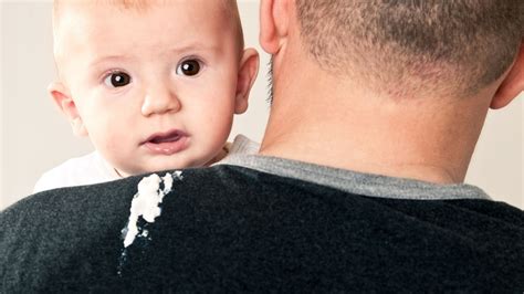 Bambino con vomito a getto