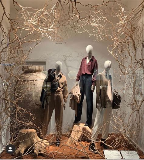 Vetrina abbigliamento premaman