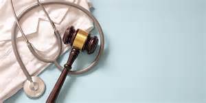 simbolismo della giustizia e della responsabilità medica in ambito sanitario