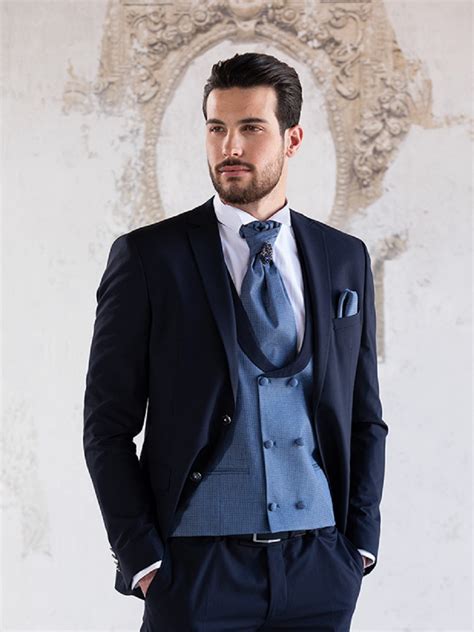 Completo elegante da uomo per cerimonie