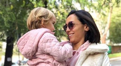Caterina Balivo allatta la figlia Cora