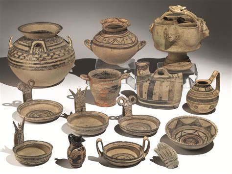 Reperti archeologici antichi di ciucci in argilla